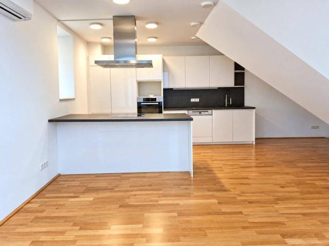 Exklusive Dachgeschosswohnung mit zwei Terrassen und einzigartigem Panoramablick über Wien