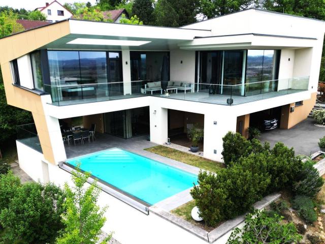 Exklusive Designvilla am Gedersberg Panorama, Überlaufpool & Premium Ausstattung und großem Grundstück
