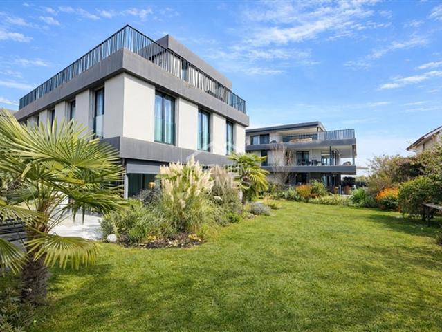 Exklusive Designvilla mit Garten und Weitsicht