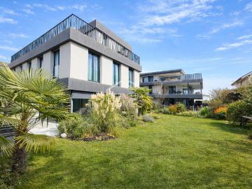 Exklusive Designvilla mit Garten und Weitsicht