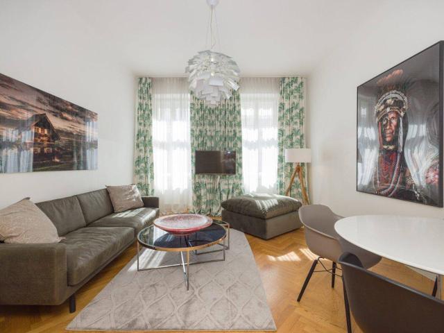 EXKLUSIVE EIGENTUMSWOHNUNG IM NOBLEN 19. BEZIRK – Stilvolle Altbau Eleganz mit modernem Luxus