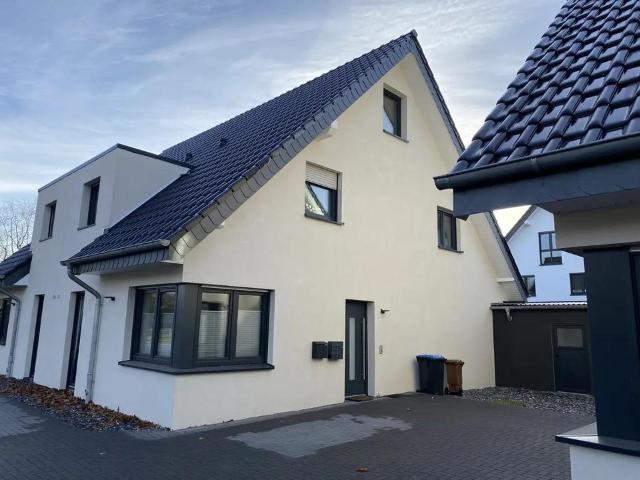 Exklusive Erdgeschosswohnung mit eigenem Garten und Stellplatz