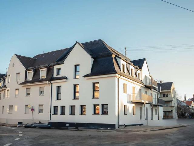 Exklusive, kernsanierte Dachgeschosswohnung mit Dachspitz und Loggia in Augsburg Pfersee