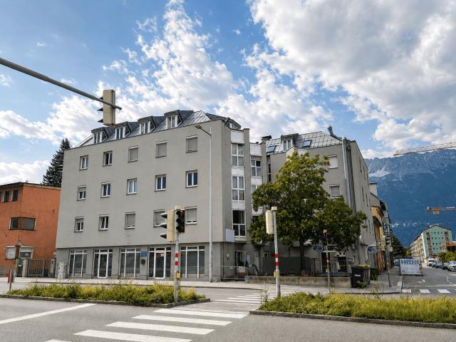 Exklusive, hochwertig sanierte Garçonnière mit Balkon, Lift & Garage in ruhiger Lage – Innsbruck Pradl