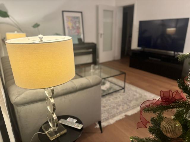Exklusive Lage & Infrastruktur: Die Wo möblierte 3Z Wohnung in Oberkassel mit traumhaftem Stadtblic, Dusseldorf Amsterdam Apartments for Rent