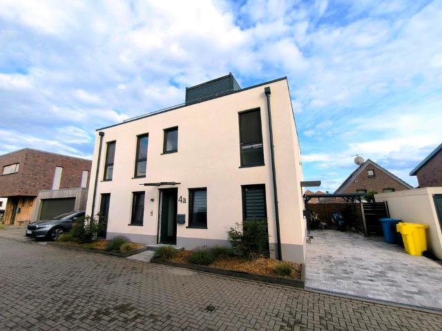 Exklusive lichtdurchflutete 3,5 Zimmer Wohnung