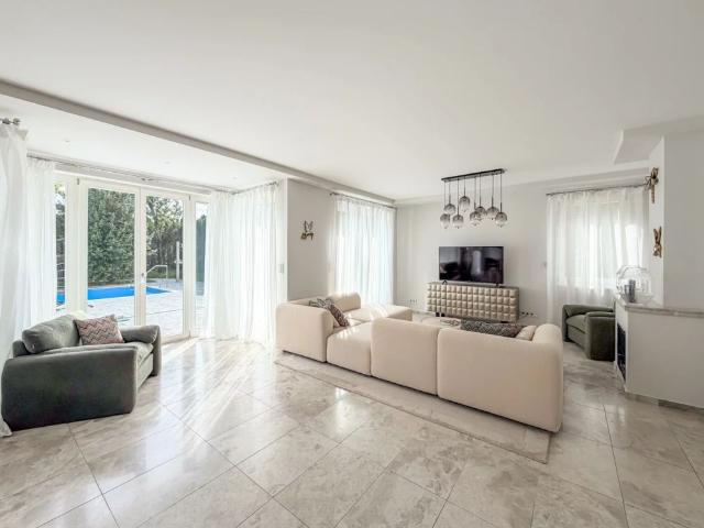 Exclusive Luxury Villa with Pool, Rooftop Terrace & Panoramic Views over Vienna | 1190 Vienna | Fully Furnished
