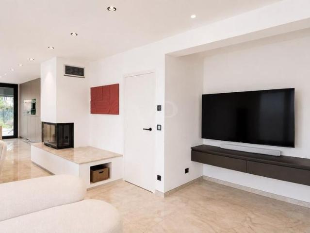 Exklusive möblierte Maisonette Wohnung mit Smart Home, Wärmepumpe, PV Anlage & hochwertiger Ausstattung