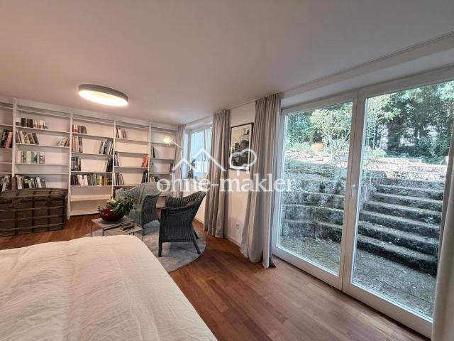 Exklusive möblierte Doppelhaushälfte mit 175 m², großem Privatgarten und Loftcharakter in Gräfelfing