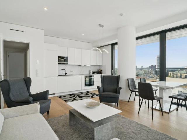 Exklusive möblierte Vier Zimmer Wohnung im Frankfurter Europaviertel mit Skylineblick