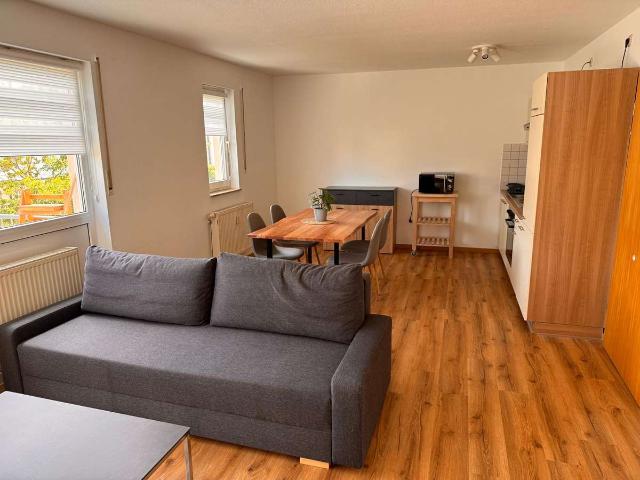 Exklusive möblierte 1,5 Zimmer Wohnung mit Balkon und Einbauküche in Kitzingen