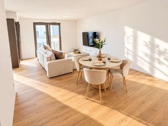 Exklusive möblierte 4 Zimmer Wohnung mit Balkon im NeckarPark – Stuttgart Bad Cannstatt