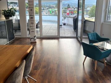 Exklusive, modern renovierte Wohnung mit großer Terrasse in Seeboden