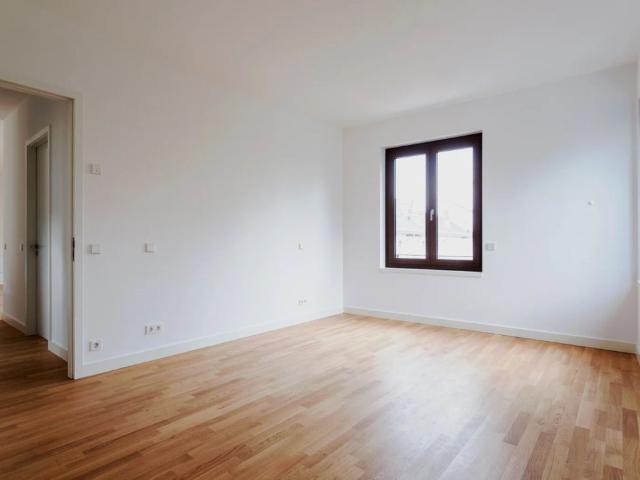 Exklusive, modern und hochwertig ausgestattete Wohnung direkt am Main