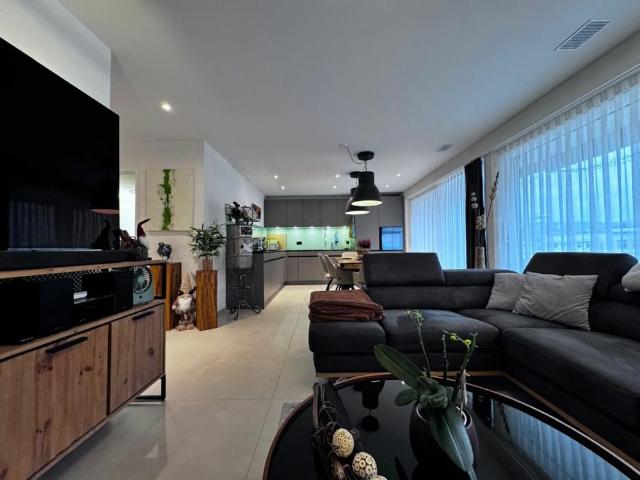 Exklusive, moderne 3.5 Zimmer Attikawohnung mit grosser Terrasse & Waschturm
