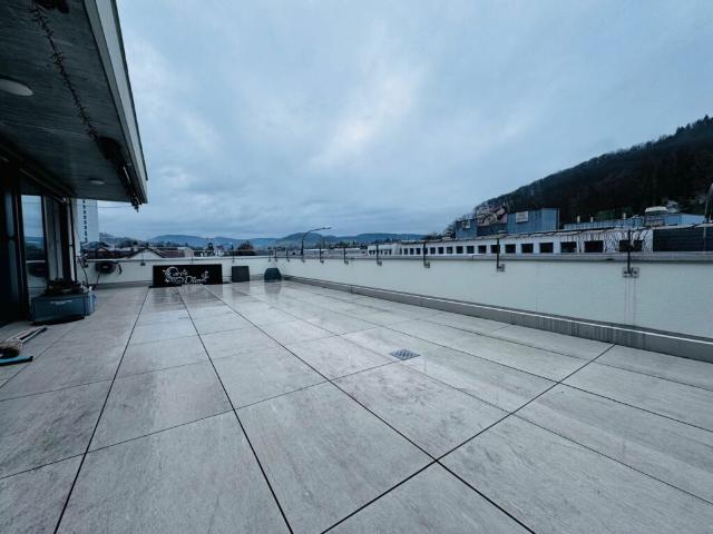 Exklusive, moderne 3.5 Zimmer Attikawohnung mit grosser Terrasse & Waschturm
