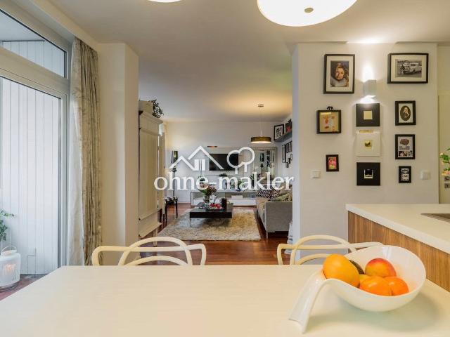 Exklusive, modernisierte und möblierte 2,5 Zimmer DG Wohnung und Tiefgarage