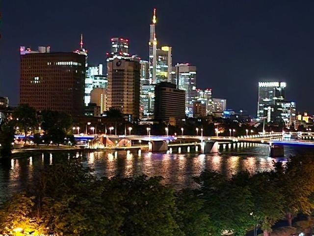 „Exklusive Main Residence mit Skyline‑Panorama“