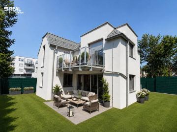 Haus im Haus Gefühl: Exklusive 5 Zimmer Maisonette mit Garten, hochwertiger Küche, tischler Einbaumöbeln und 3 Stellplätzen – provisionsfrei