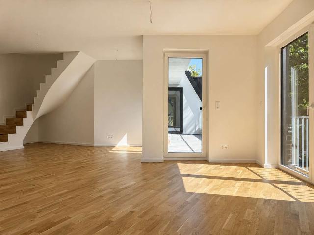 Exklusive Maisonettewohnung im Dachgeschoss mit Spitzboden, Balkon und Loggia
