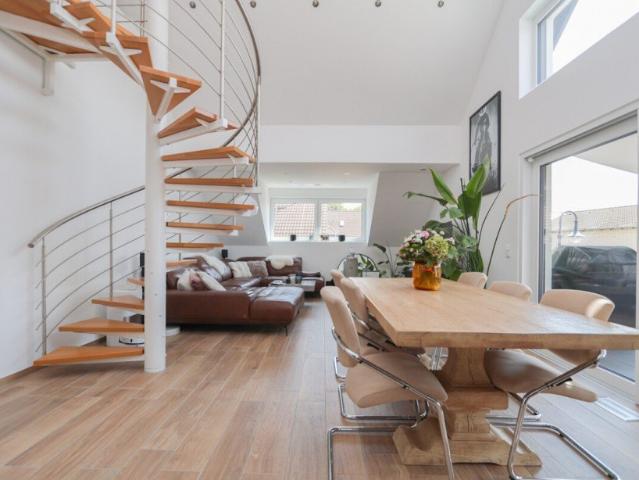 Exklusive Maisonettewohnung mit Galerie, Balkon und hochwertiger Ausstattung in ruhiger Feldlage von Korschenbroich Kleinenbroich