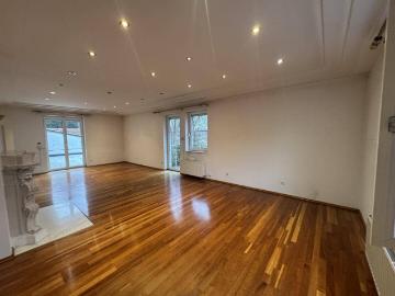 Exklusive Maisonettewohnung mit Terrasse, Balkonen & Lift in die Wohnung!