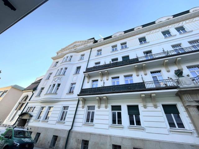 Exklusive Mansardenwohnung in elegantem Jugendstilpalais – Zentrale Lage – Atemberaubender Blick über die Innenstadt von Baden