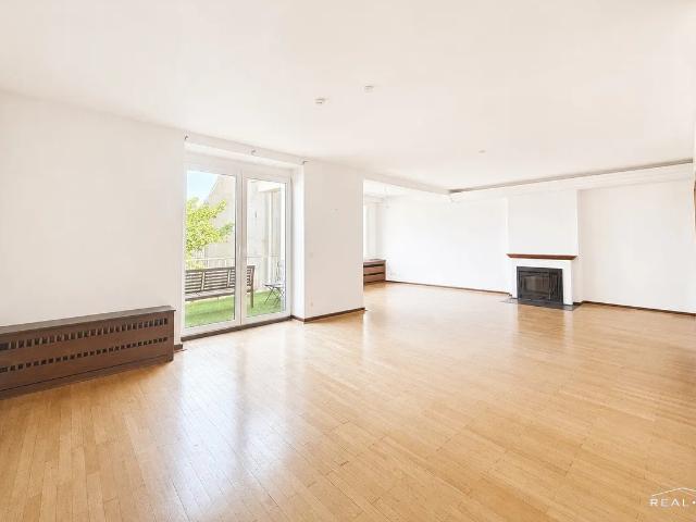 EXKLUSIVE MASIONETTEWOHNUNG MIT ZWEI GROßEN BALKONEN IN KREFELD ZU MIETEN!