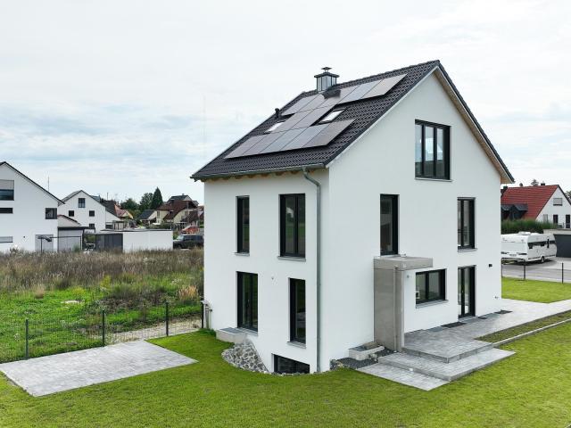 Exklusive Neubau Doppelhaushälfte mit 602 m² Grundstück, Studio und modernster Haustechnik