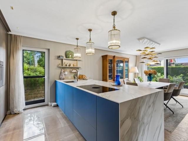 Exklusive Neubau Villa mit Designerküche, Smart Home & privater Wellness Oase