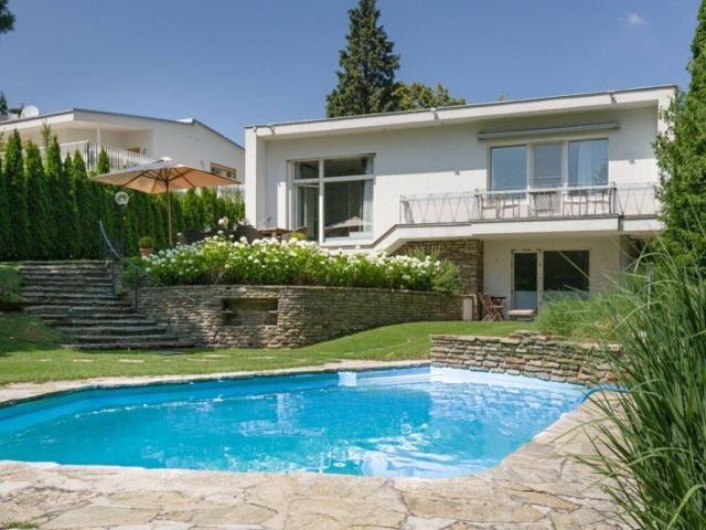 Exklusive Neubau Villa in Döbling – ca. 250 m² mit Pool, weitläufigem Garten und Grünblick in absoluter Ruhelage