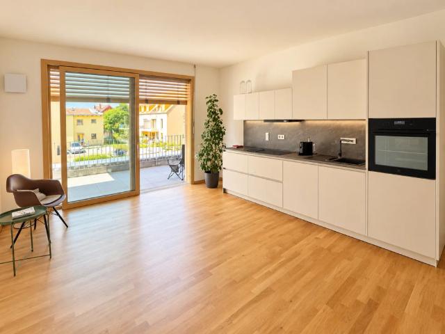 Exklusive Neubauwohnung am Cospudener See: Stilvolles 2 Zimmer Domizil mit Balkon, Parkett und Tiefgarage