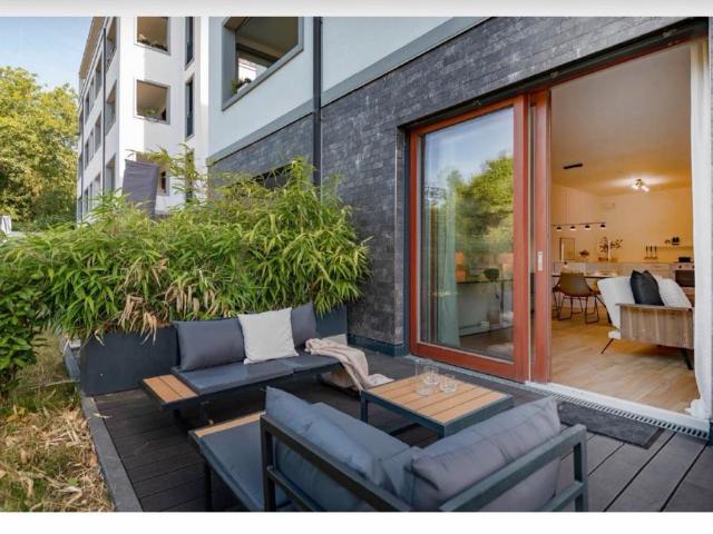 Exklusive Neubauwohnung mit großer Terrasse und Gartencharakter