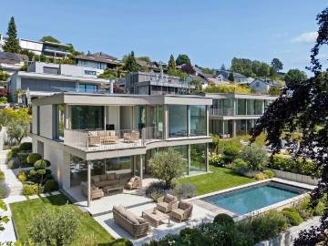 Exklusive Neubauvilla mit Pool und Seeblick