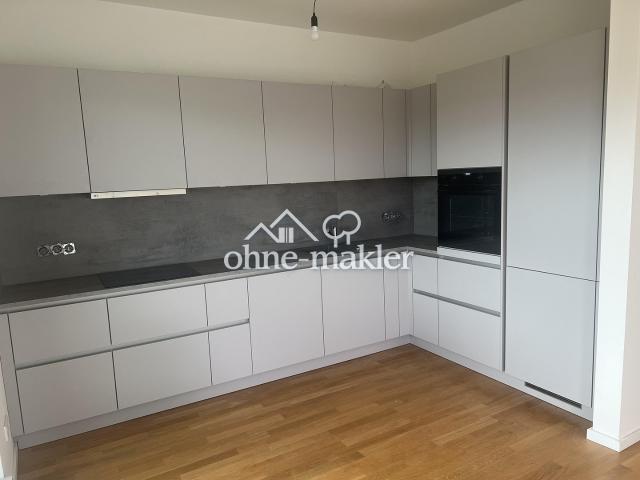 Exklusive neuwertige 3 Zimmer Wohnung mit schönem Balkon von PRIVAT!