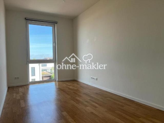 Exklusive neuwertige 3 Zimmer Wohnung mit schönem Balkon von PRIVAT!