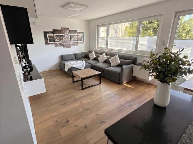 Exklusive,sonnige 4 Zimmer Dachgeschosswohnung mit großem Balkon