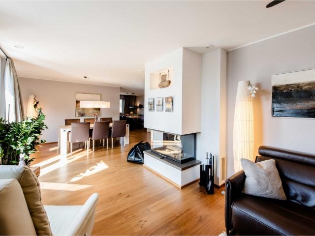 Exklusive sanierte Dachgeschosswohnung mit Balkon in Salzburg Aigen