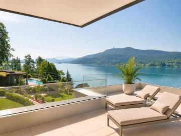 Exklusive Seeresidenz mit Infinity Pool und privatem Seezugang am Wörthersee