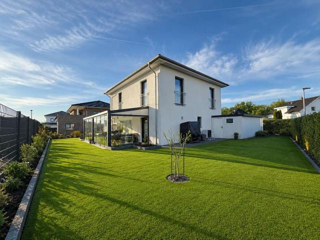 Exklusive Stadtvilla in zentraler Lage – mit Garage, eigenem Brunnen und großzügigem Garten
