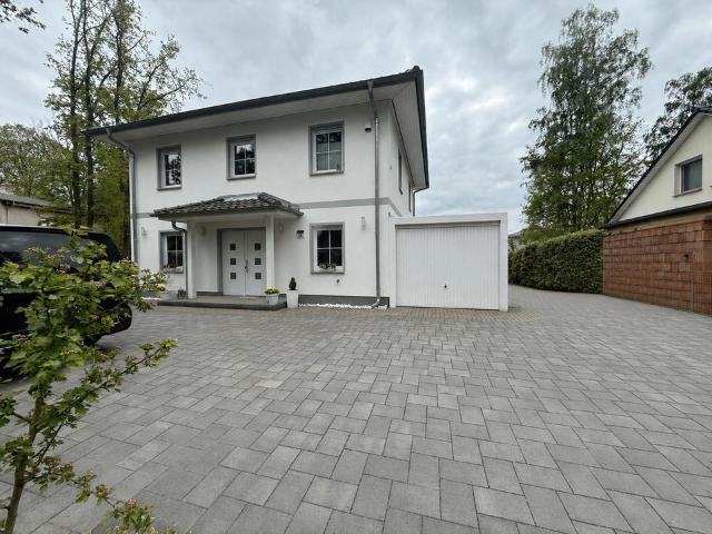 Exklusive Stadtvilla mit Pool, und großer Sonnenterrasse