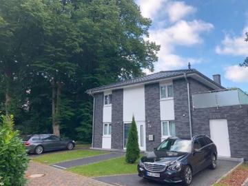 Exklusive Stadthausvilla in Hamburg Boberg mit eigenem Wald 157 m² möblier für 10 Mon