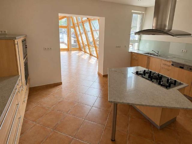 Exklusive Stadtresidenz mit spektakulärer Dachterrasse und TG Stellplatz