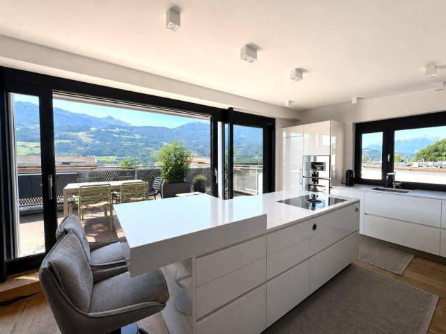 Exklusive Penthouse Maisonette mit Panorama Terrasse, Designer Ausstattung und 3 Carports in Mils