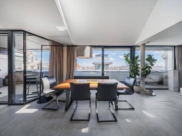 Exklusive Penthouse Maisonette mit Panoramablick – Direkt am Haus des Meeres!
