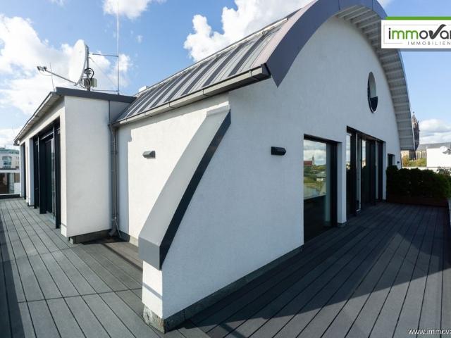 Exklusive Penthousewohnung auf 2 Ebenen mit Blick auf die Elbe, Fußbodenheizung und großer Terrasse!
