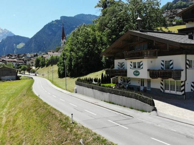 Penthouse Wohnung mit Ausbaupotenzial in unverbaubarer Sonnenlage von Hippach