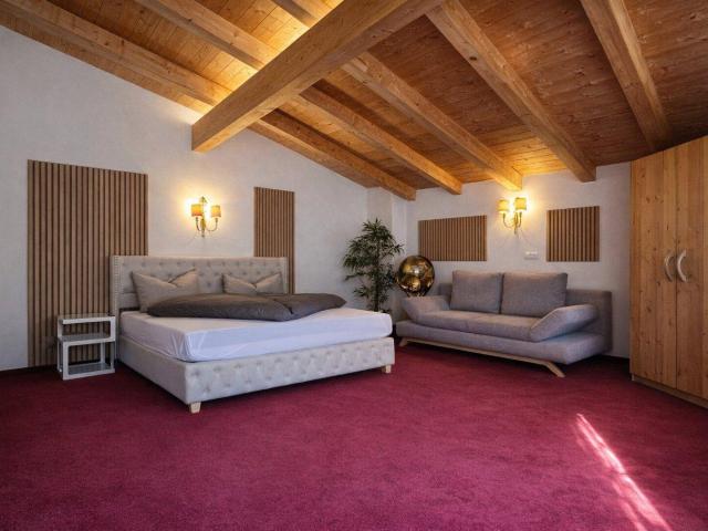 Penthouse Wohnung mit Ausbaupotenzial in unverbaubarer Sonnenlage von Hippach