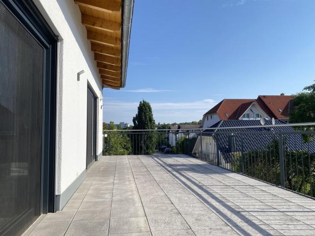 Exklusive Penthousewohnung mit großer Dachterrasse, EBK & Garage in Marburg Cappel