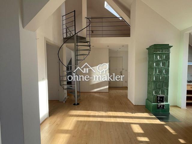 Exklusive provisionsfreie Dachgeschosswohnung mit Galerie und Wintergarten und separatem Appartement